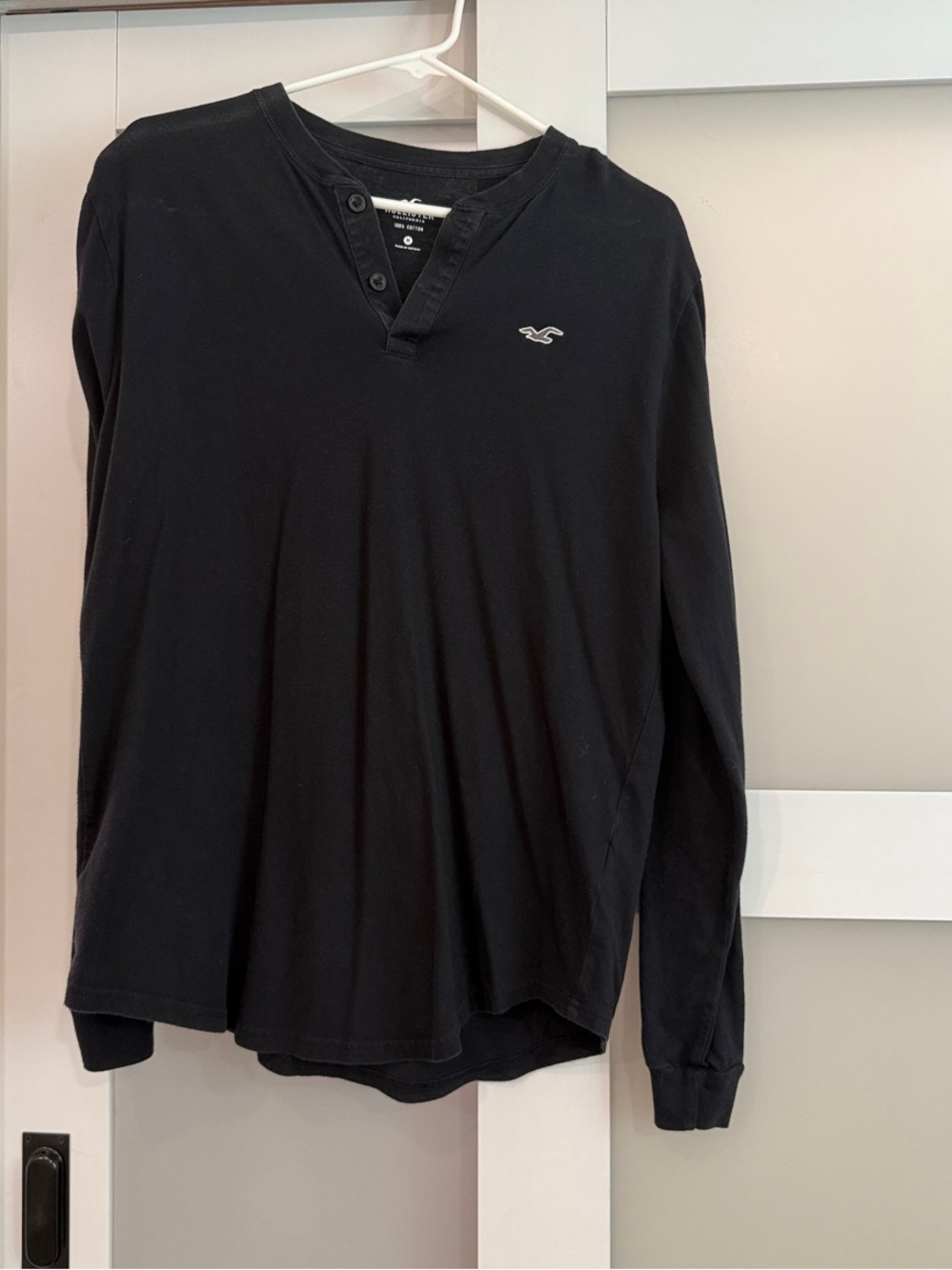Hollister Men's Black Long-Sleeve Henley Top
